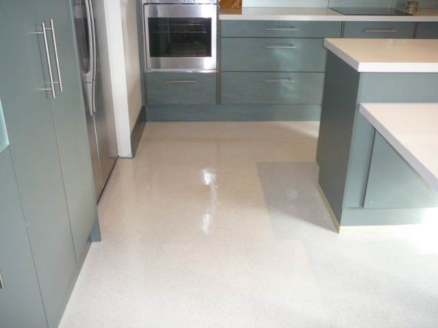 Kitchen floor: Multiflake gloss finish