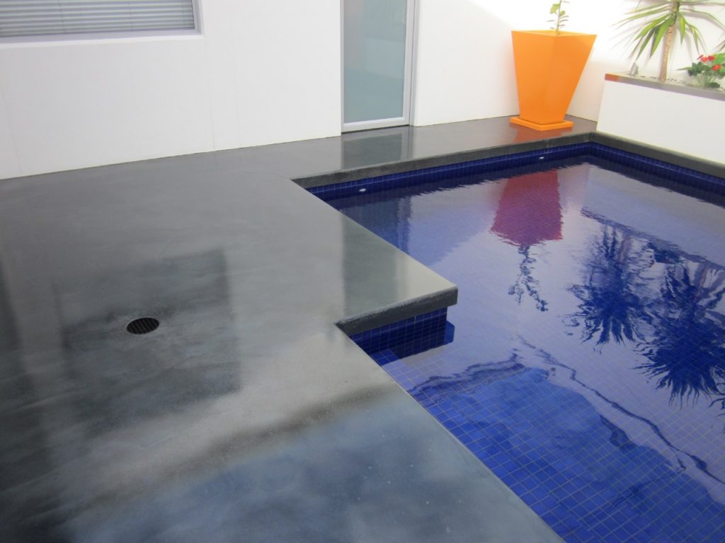 Concrete resurfacing: Grey epoxy painted pool surround