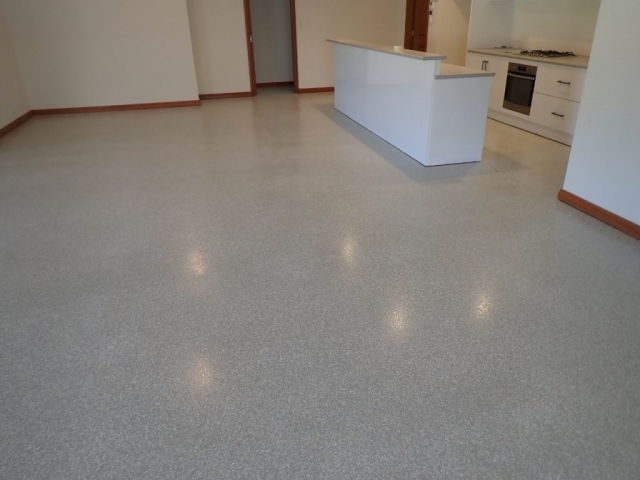 Concrete resurfacing: main floor with Multiflake - After