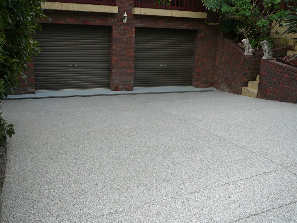 Concrete resurfacing, black and white Multiflake driveway