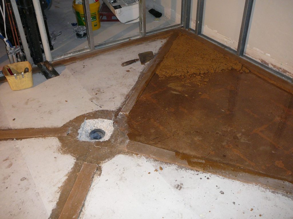 Screed for commercial kitchen drainage