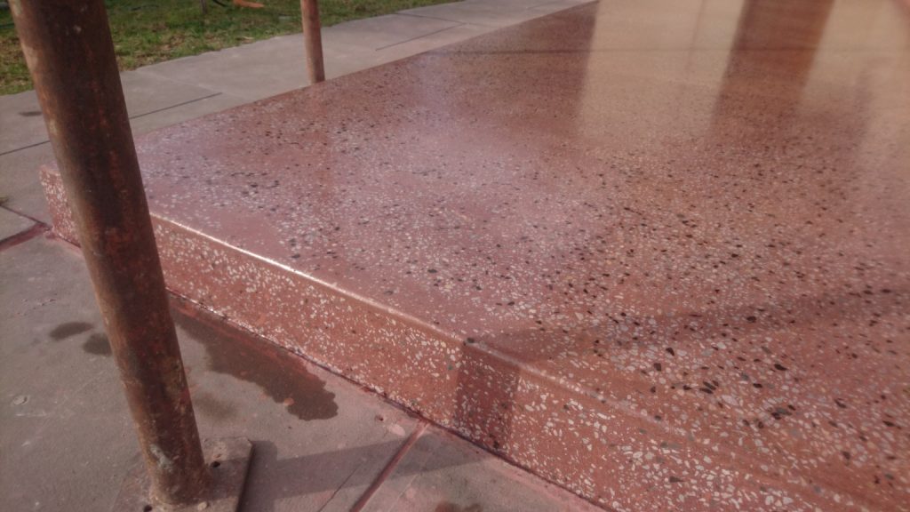 Coloured concrete polished - detail